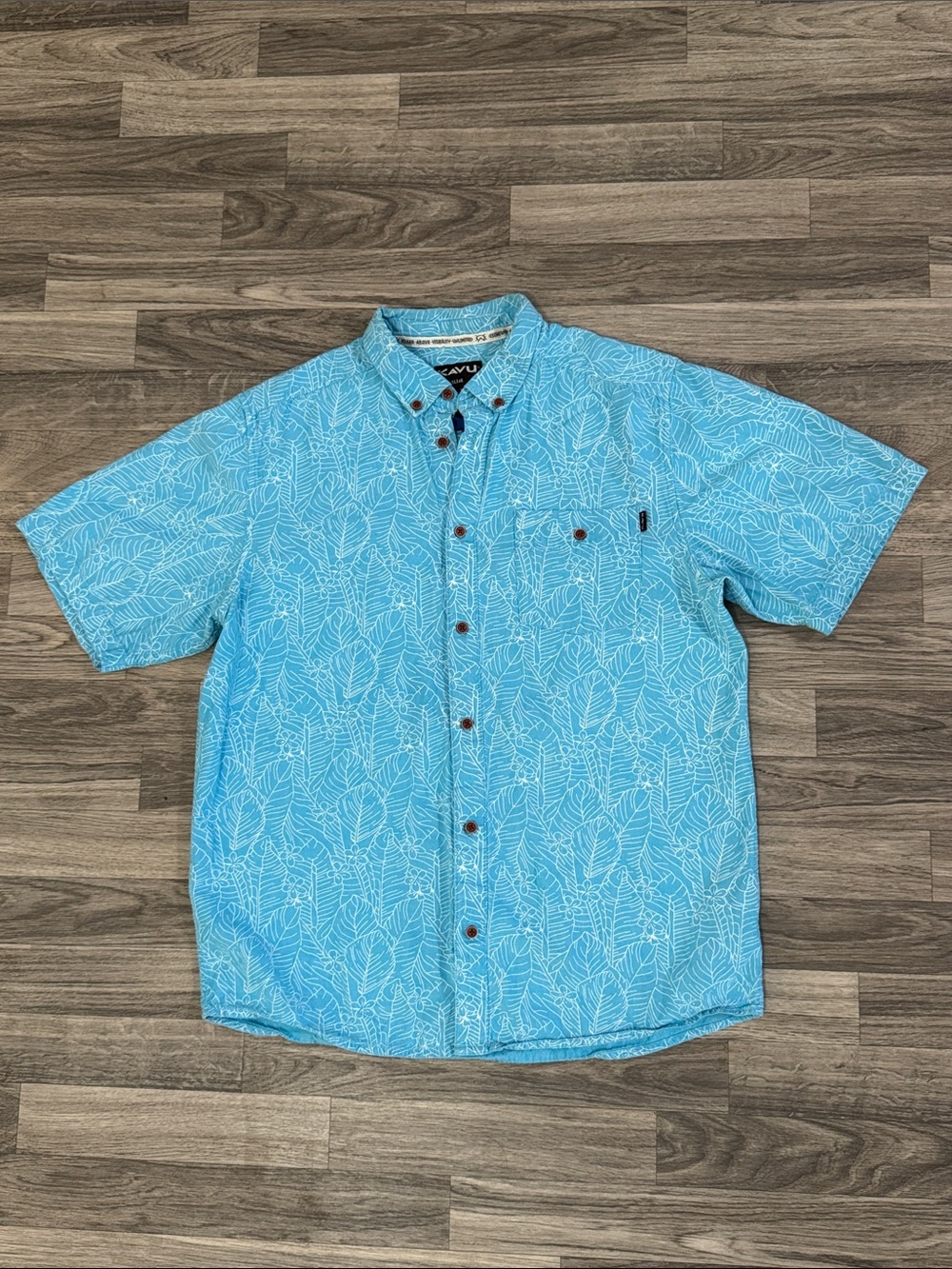 Kavu short sleeve button down shirt men’s sz L